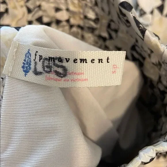 Free People Movement White & Black Geometric The Way Home Printed Shorts Sz S - Picture 4 of 6